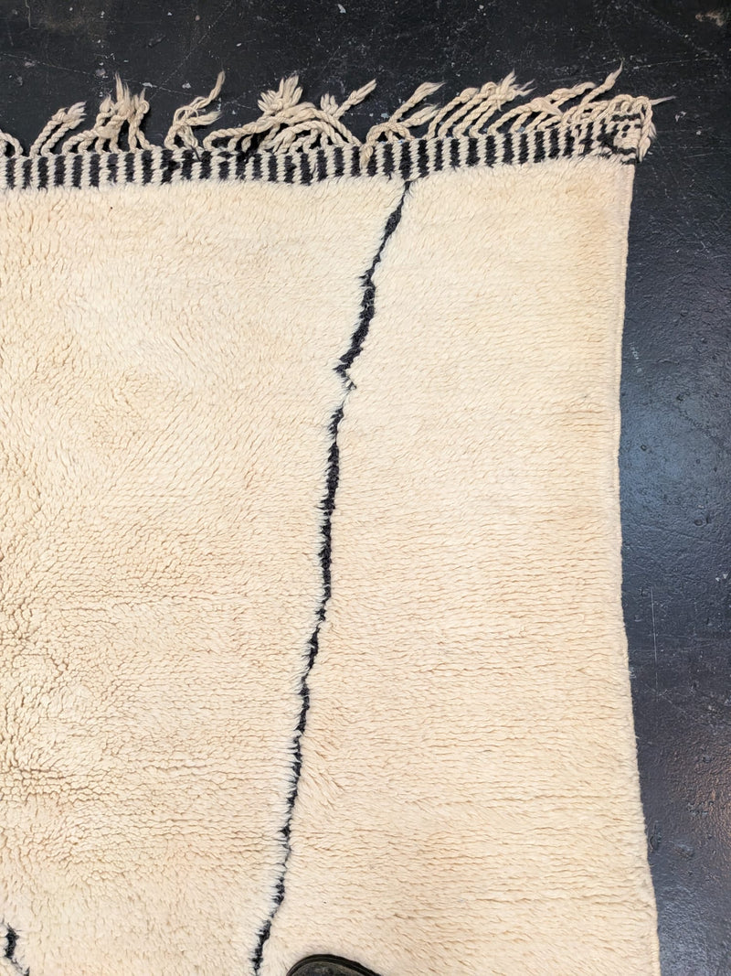 Contemporary Beni Ourain Rug RUBO041