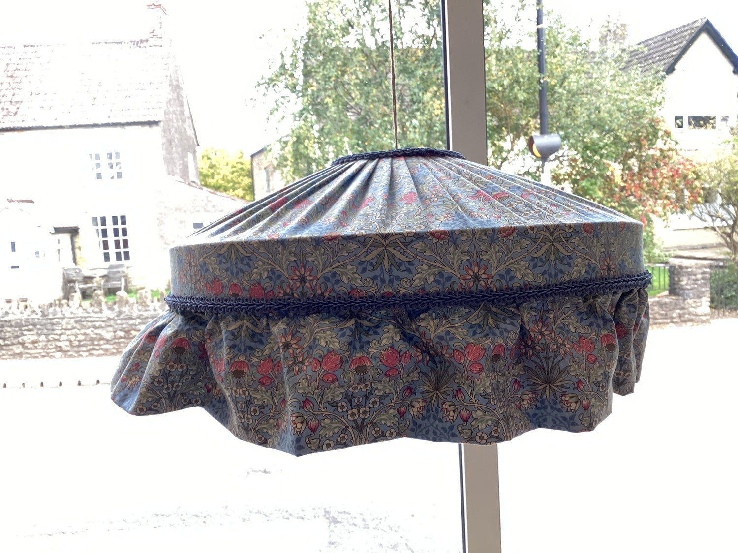 DT-73 William Morris Strawberry Thief ruffle lampshade