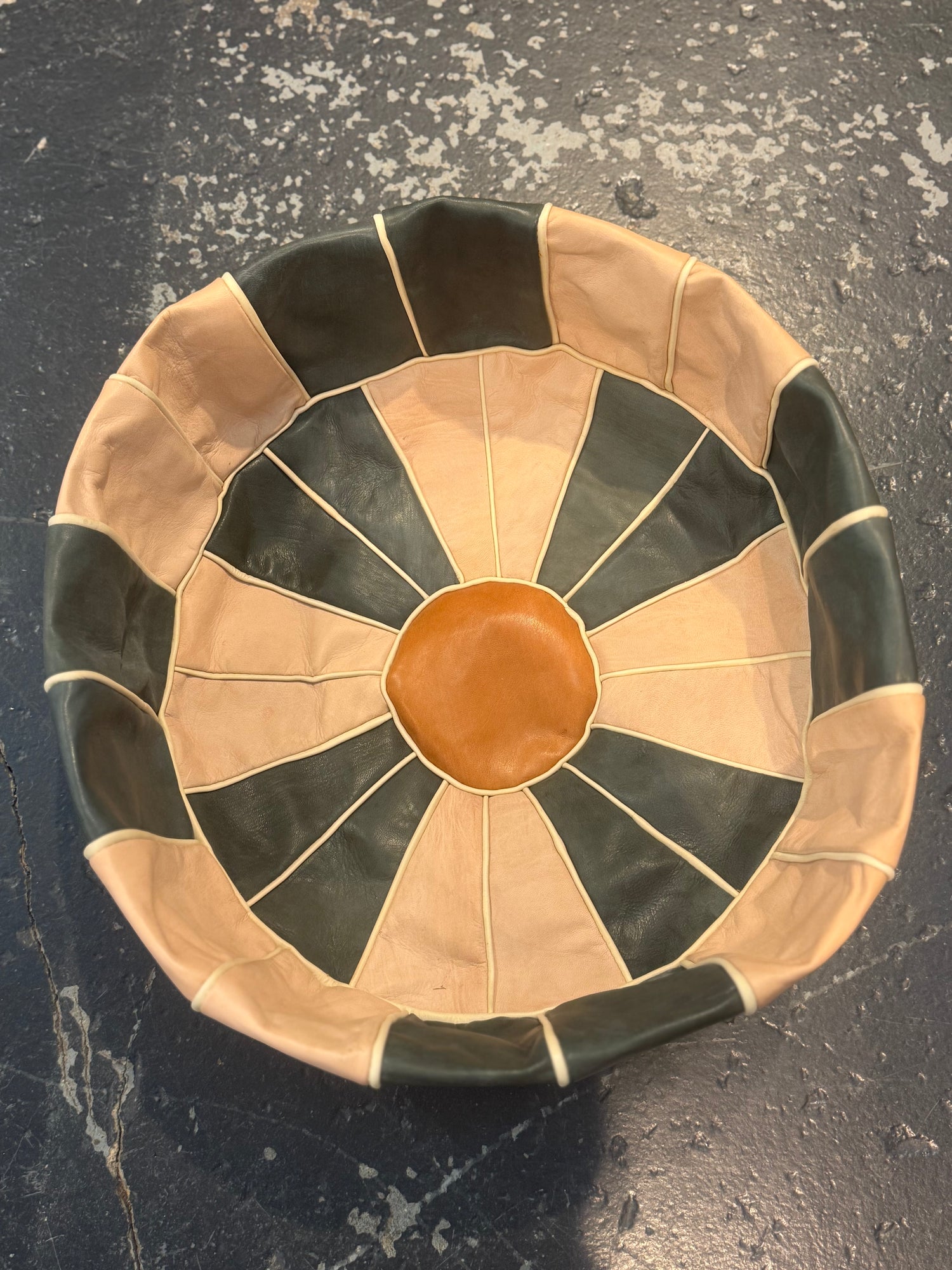 Medium size Pouffe with leather piping POLP061