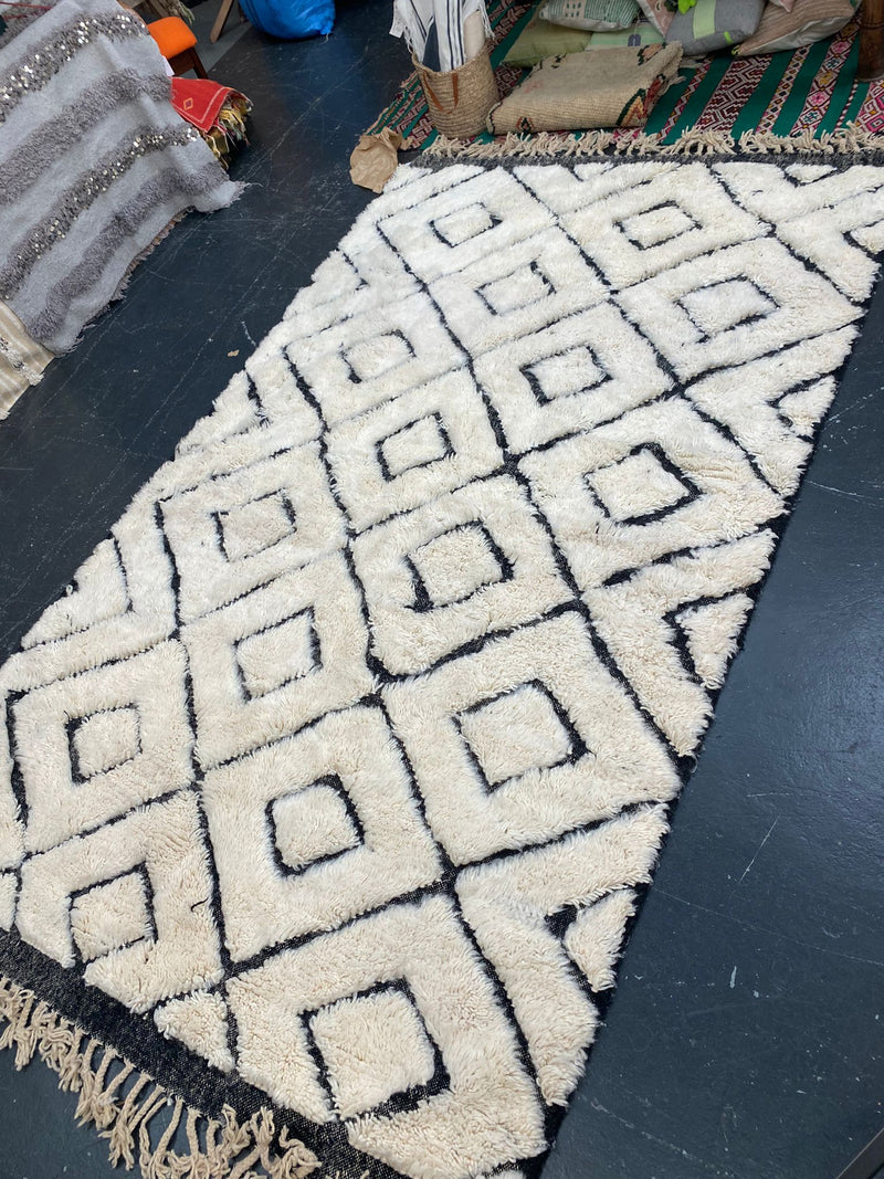 " Day and Night" Contemporary Beni Ourain Rug RUBO072