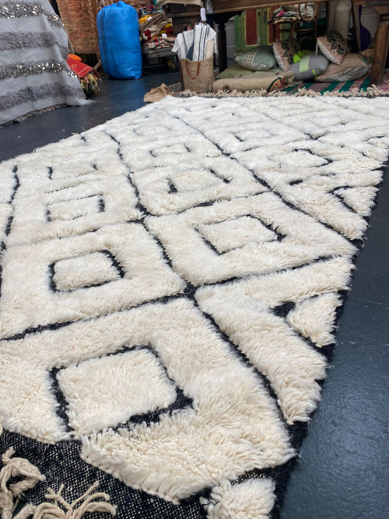 " Day and Night" Contemporary Beni Ourain Rug RUBO072