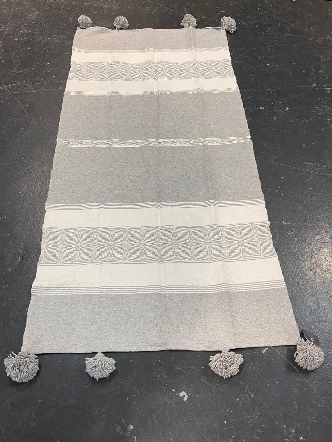 'Cooperative’ Pom Pom Blanket - Soft Grey & White BLPP022